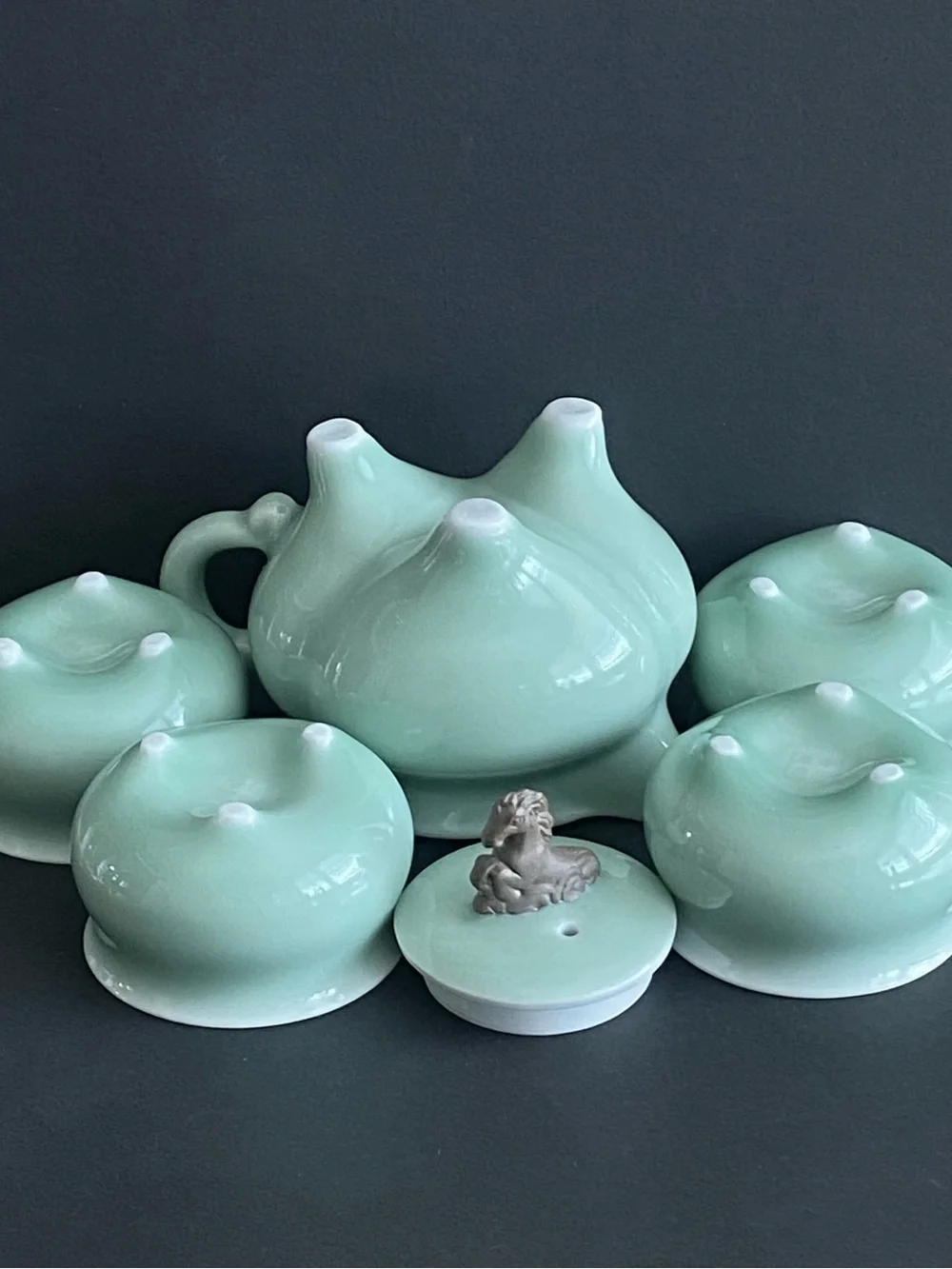 Vtg Chinese Gongfu Celadon Tea Pot 4 Cups Set Jade Green Glaze Horse On The Lid